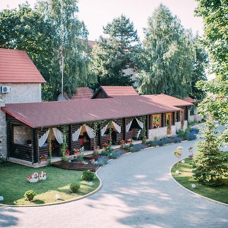 Curtea Boierului Hotel Peresecina Экстерьер фото
