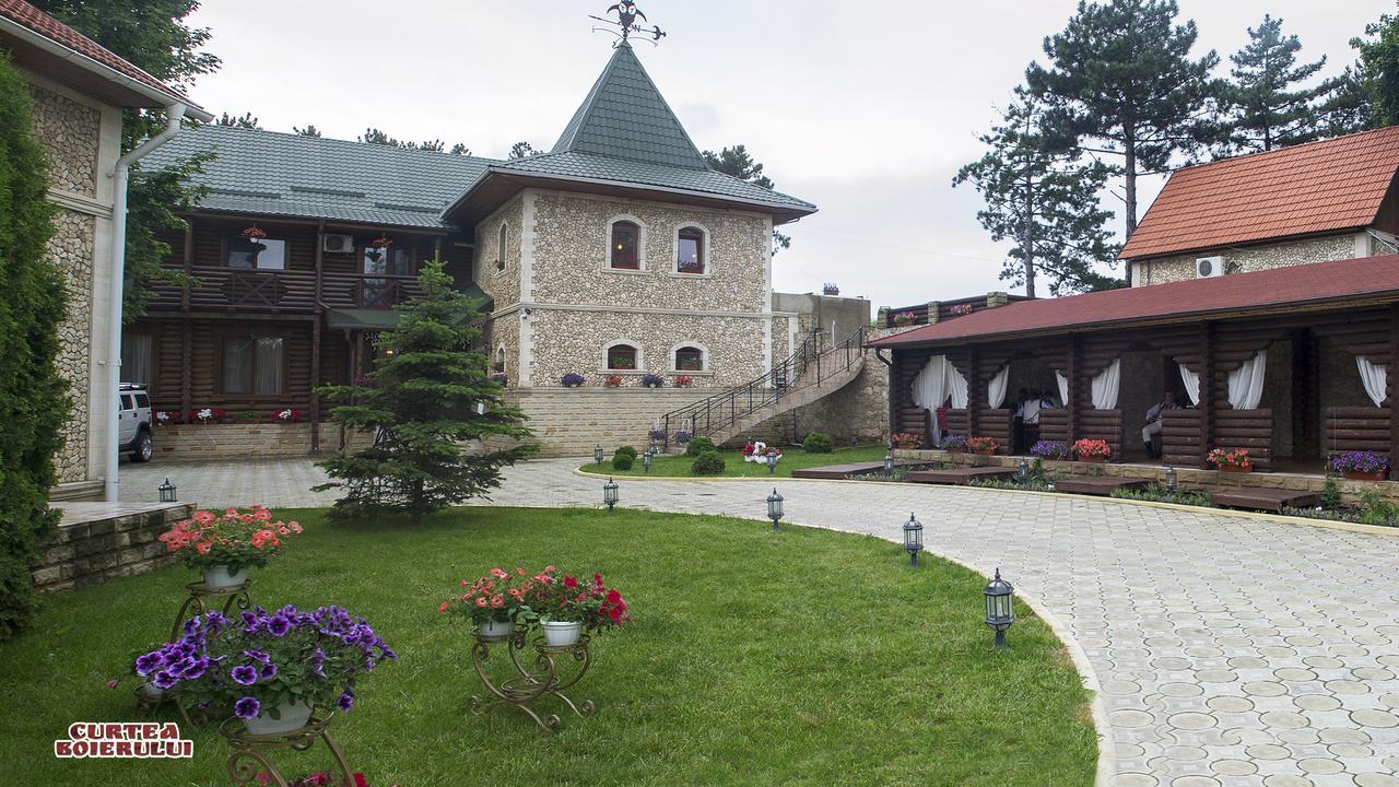 Curtea Boierului Hotel Peresecina Экстерьер фото