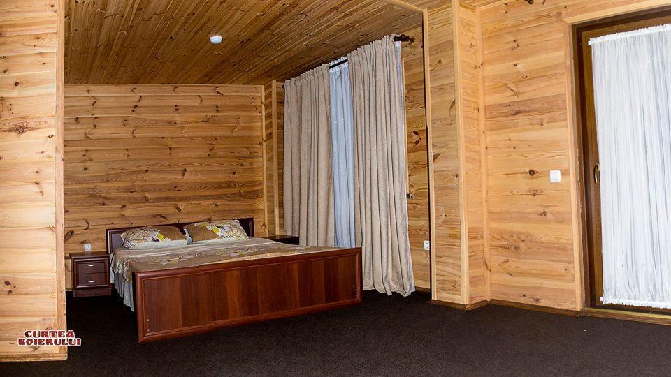 Curtea Boierului Hotel Peresecina Экстерьер фото