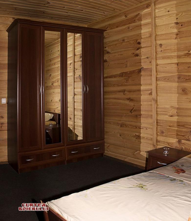 Curtea Boierului Hotel Peresecina Экстерьер фото