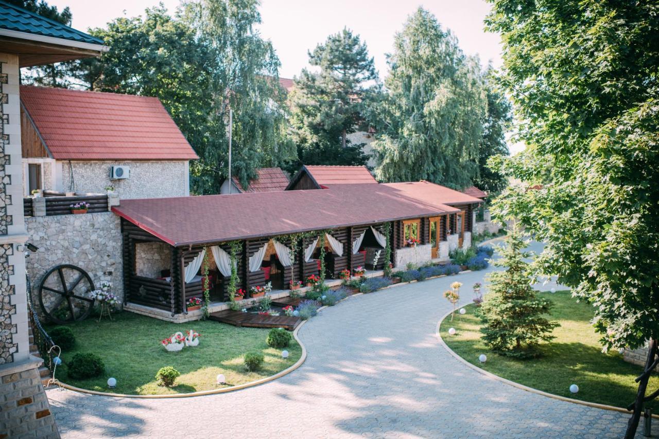 Curtea Boierului Hotel Peresecina Экстерьер фото